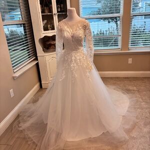 NEW White Wedding Dress with Lace Appliques Flesh-Toned Mesh NWOT Size M10